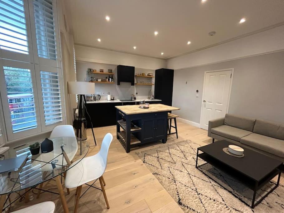 Appartamento Stunning 2 Bed Fulham Londra